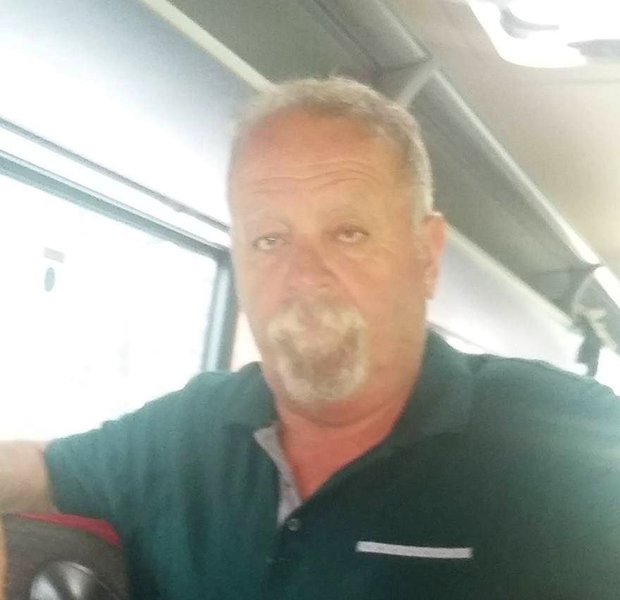 Ticari araç şarampole devrildi: 1 ölü, 1 yaralı