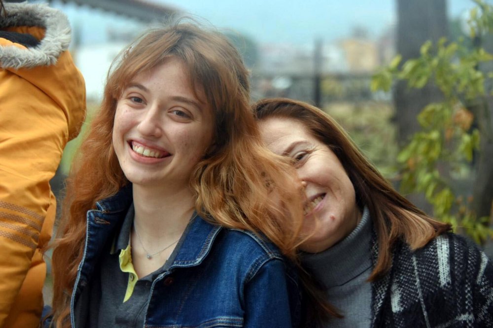 Zeynep'in 'Stanford' sevinci sosyal medyada ilgi gördü