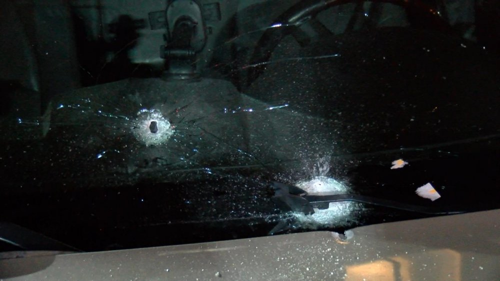 Bahçelievler'de park halindeki iki lüks otomobil kurşun yağmuruna tutuldu