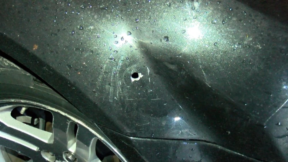 Bahçelievler'de park halindeki iki lüks otomobil kurşun yağmuruna tutuldu