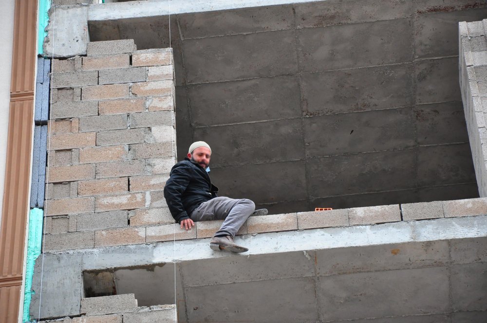 İntihara kalkıştı, 'Yeğenime TIR çarptı, sesimi duyurmak için buraya çıktım' dedi