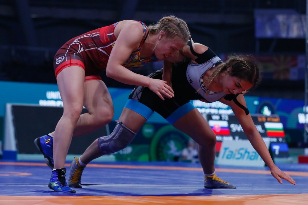 Milli güreşçi Buse Tosun'dan gümüş madalya