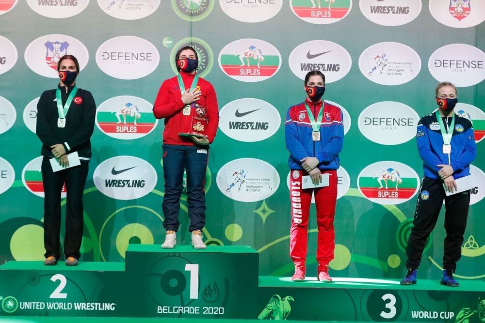 Milli güreşçi Buse Tosun'dan gümüş madalya