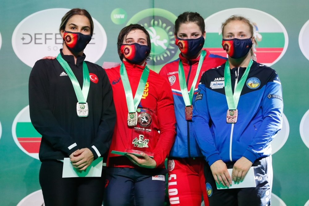 Milli güreşçi Buse Tosun'dan gümüş madalya