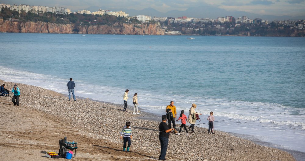 Antalya'da dün sel bugün güneş