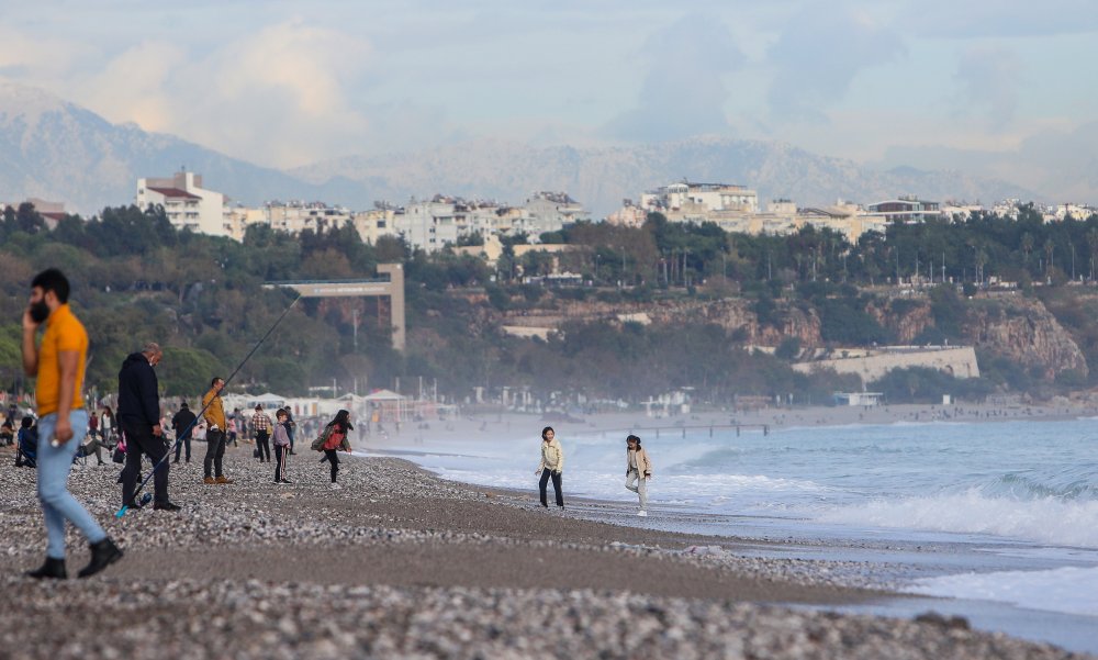 Antalya'da dün sel bugün güneş