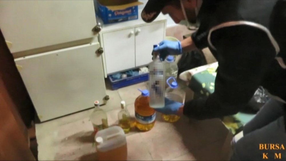 Bursa'da 420 litre sahte içki ele geçirildi