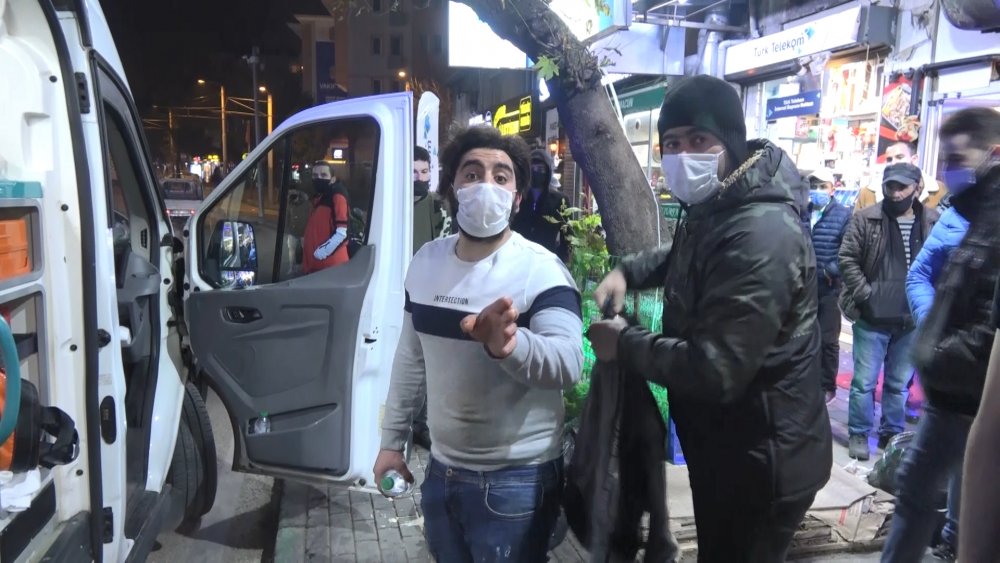 Bursa'da, veresiye tartışmasında 2 işletme sahibi bıçaklı saldırıya uğradı