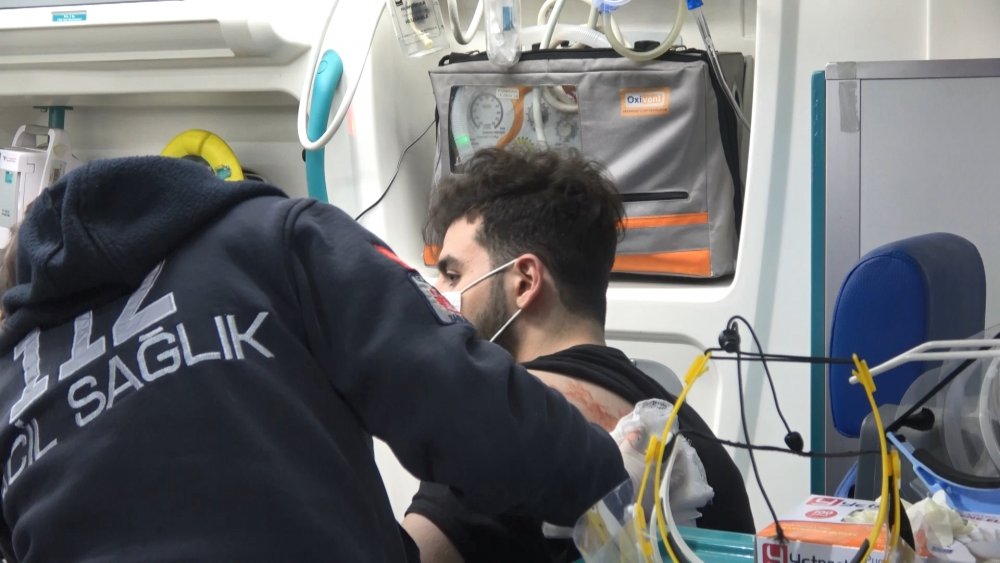 Bursa'da, veresiye tartışmasında 2 işletme sahibi bıçaklı saldırıya uğradı