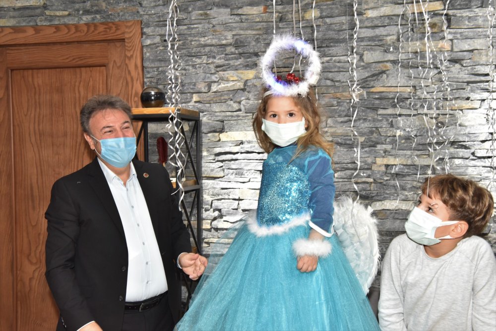 İzmir depreminin simgesi Ayda'ya 4'üncü yaş gününde sürpriz kutlama