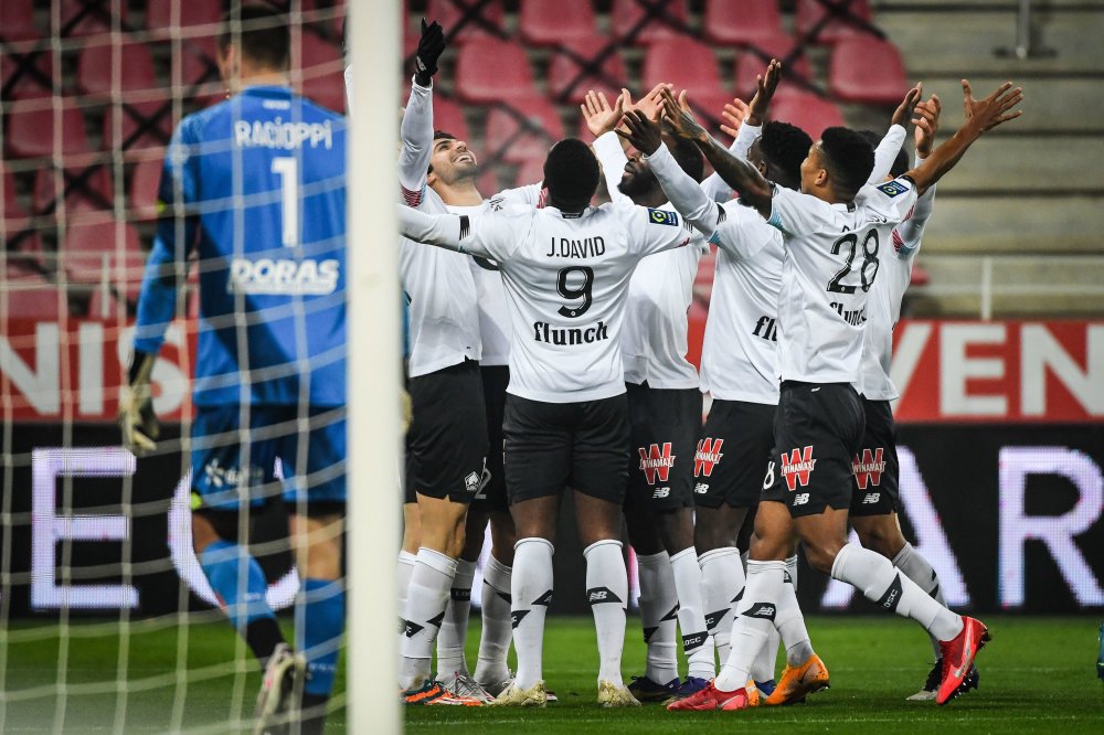 Lille'i Türk yıldızları taşıyor