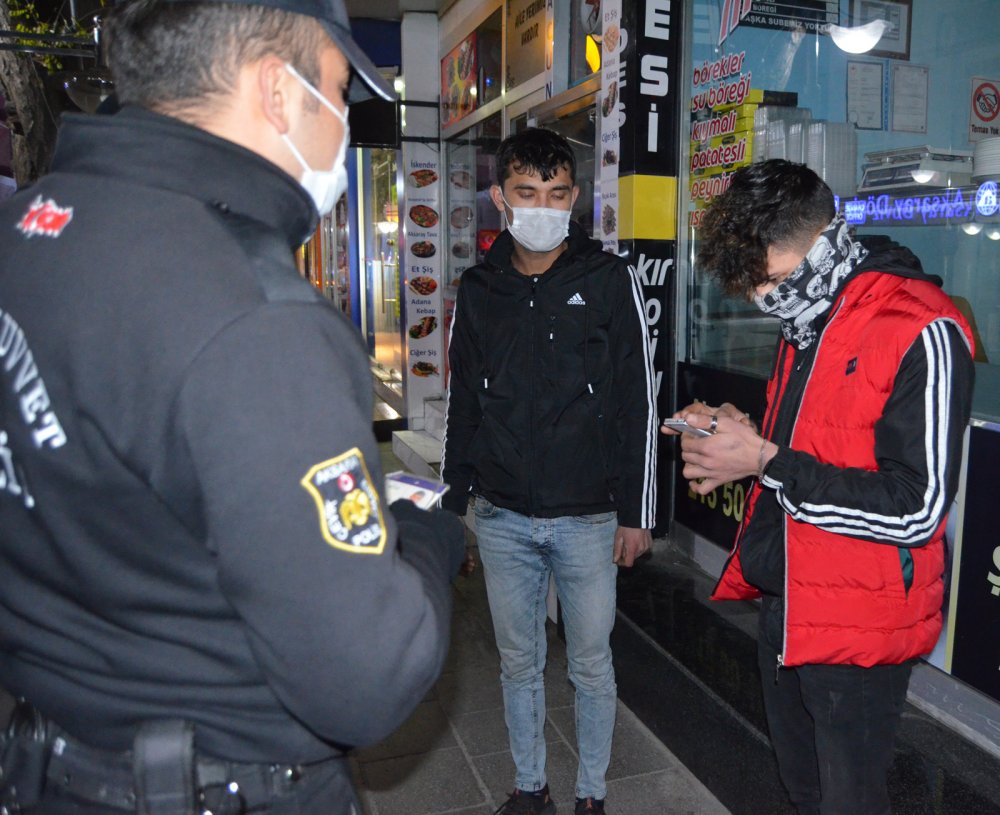 Çalıştıklarını belgeleyemeyen 2 kişiye, 3 bin 150'şer lira para cezası