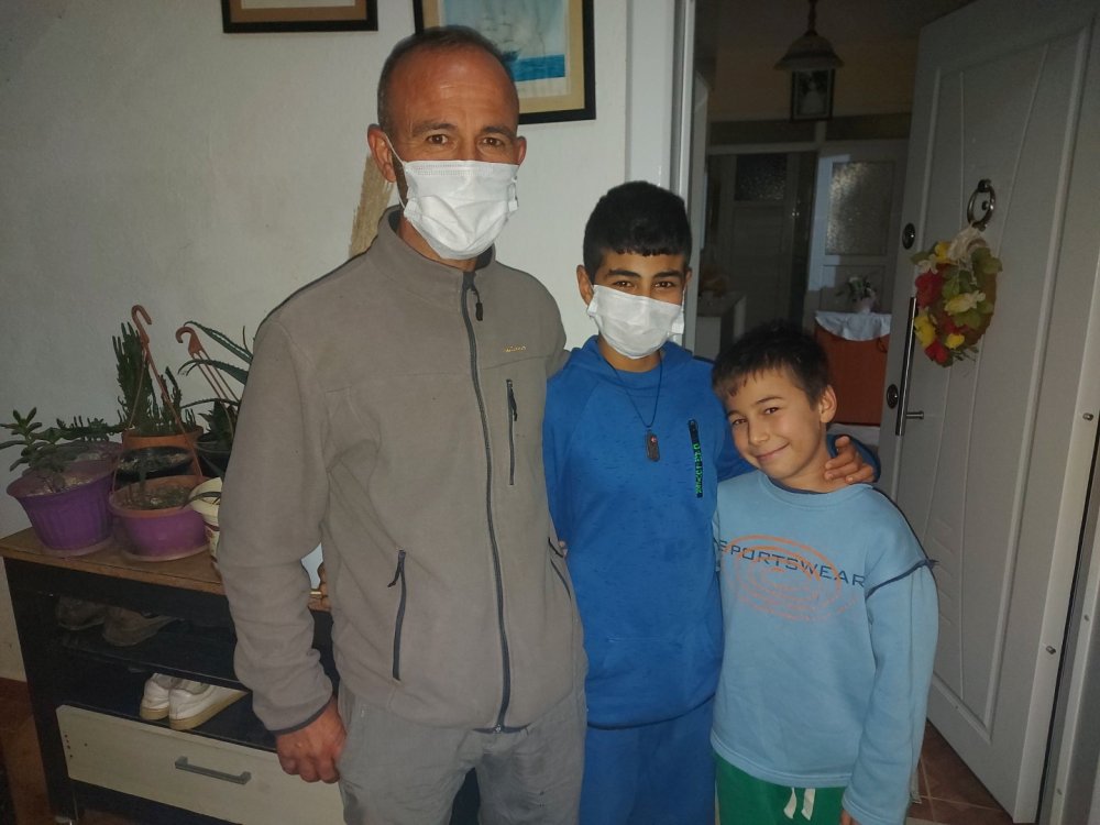 Çocuklar, top oynarken tarihi mezar buldu