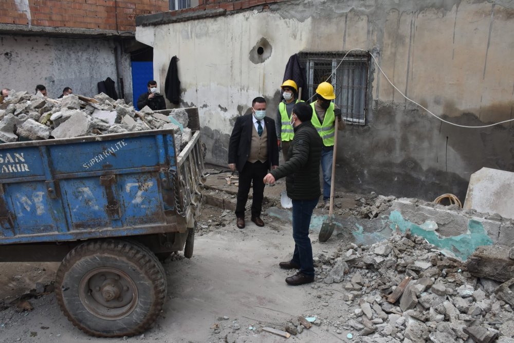 Diyarbakır'da kent estetiğini bozan metruk yapılar yıkılıyor