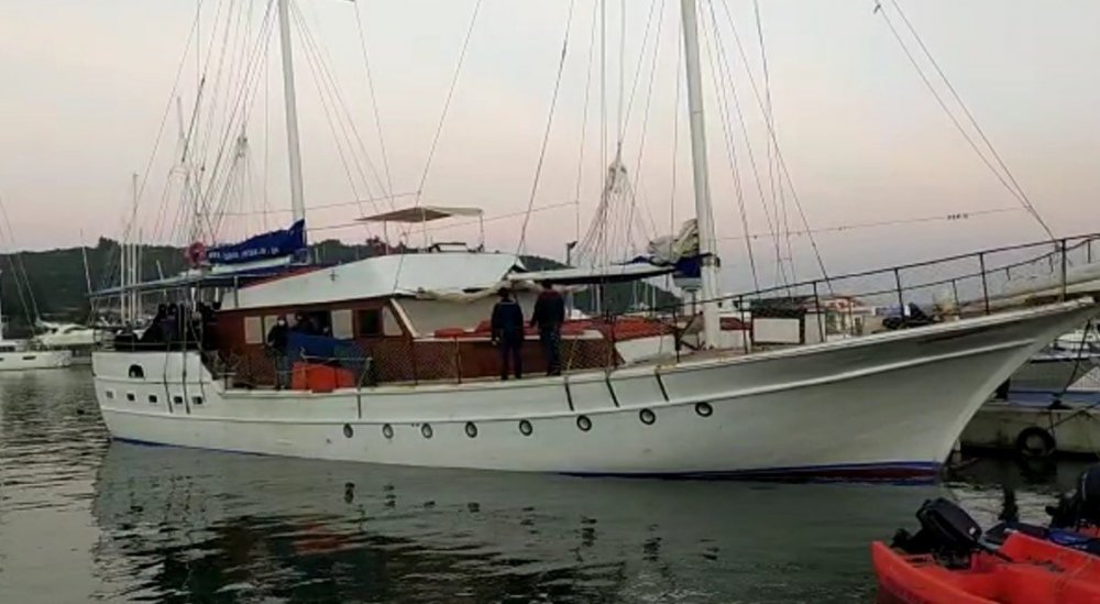 İzmir'de tekne içinde 175 kaçak göçmen yakalandı