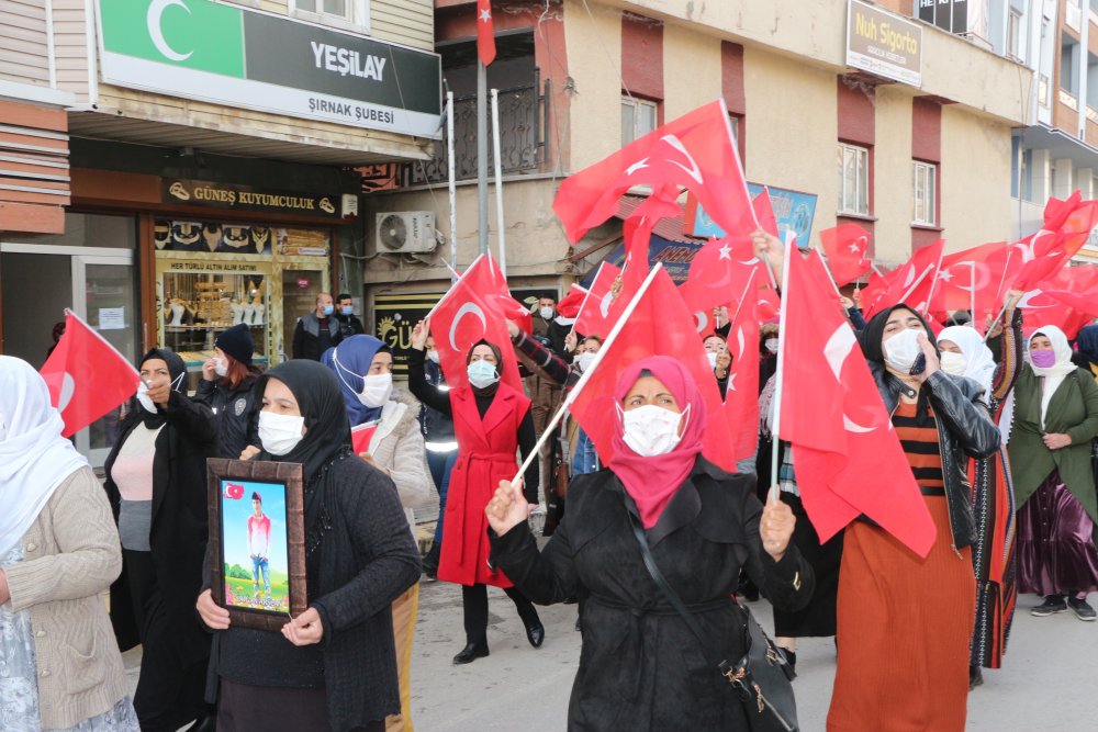 Şırnaklı kadınlardan 'Kahrolsun PKK, sloganı