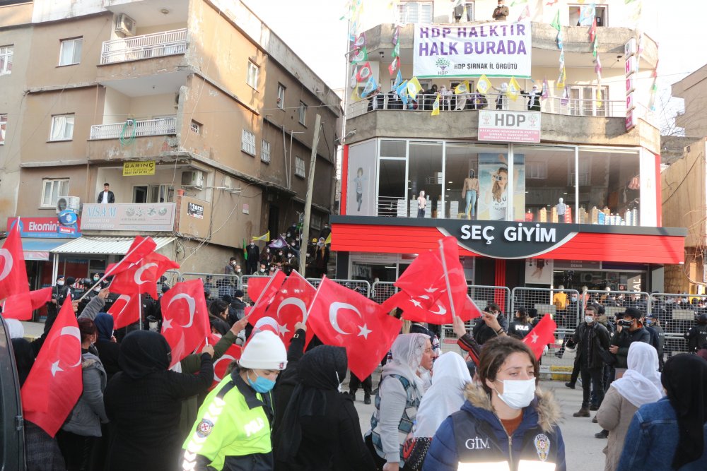 Şırnaklı kadınlardan 'Kahrolsun PKK, sloganı
