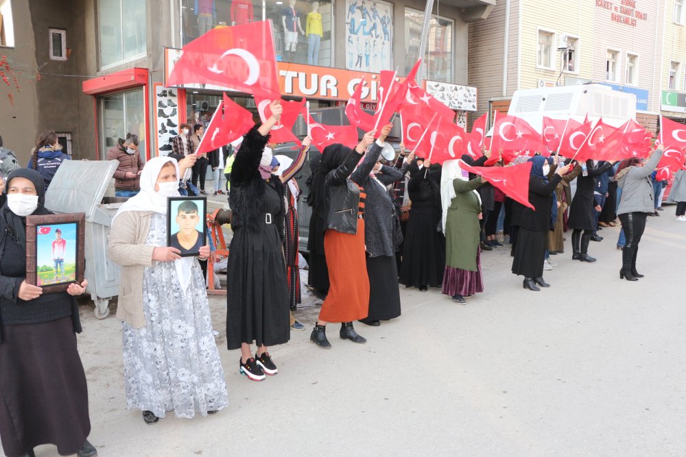 Şırnaklı kadınlardan 'Kahrolsun PKK, sloganı