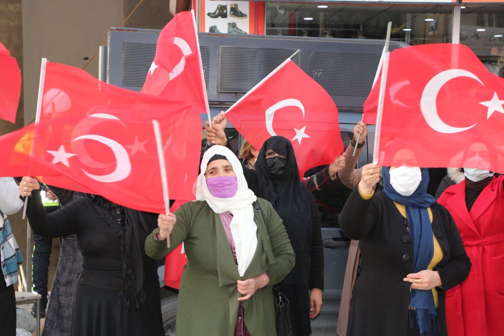 Şırnaklı kadınlardan 'Kahrolsun PKK, sloganı
