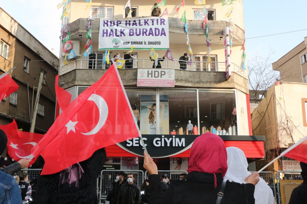 Şırnaklı kadınlardan 'Kahrolsun PKK, sloganı