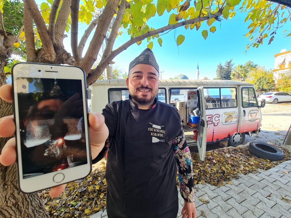 Yatağı motosikletle taşıyanlara 'Deli ha' diyen, fenomen kokoreççiymiş