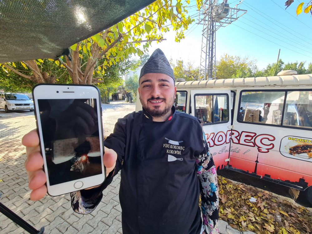 Yatağı motosikletle taşıyanlara 'Deli ha' diyen, fenomen kokoreççiymiş
