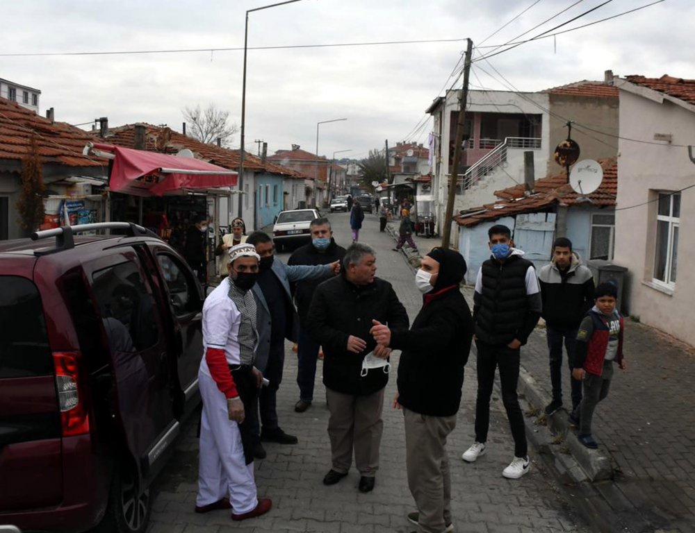 Düzenledikleri kampanyayla karantinadakilere yemek dağıtıyorlar