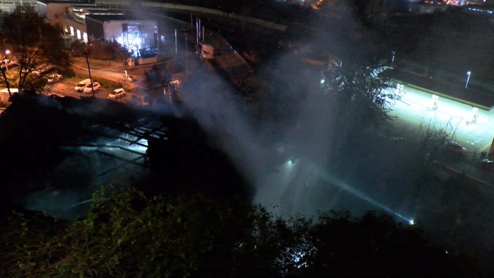 Eyüpsultan'da gecekondu alev alev yandı