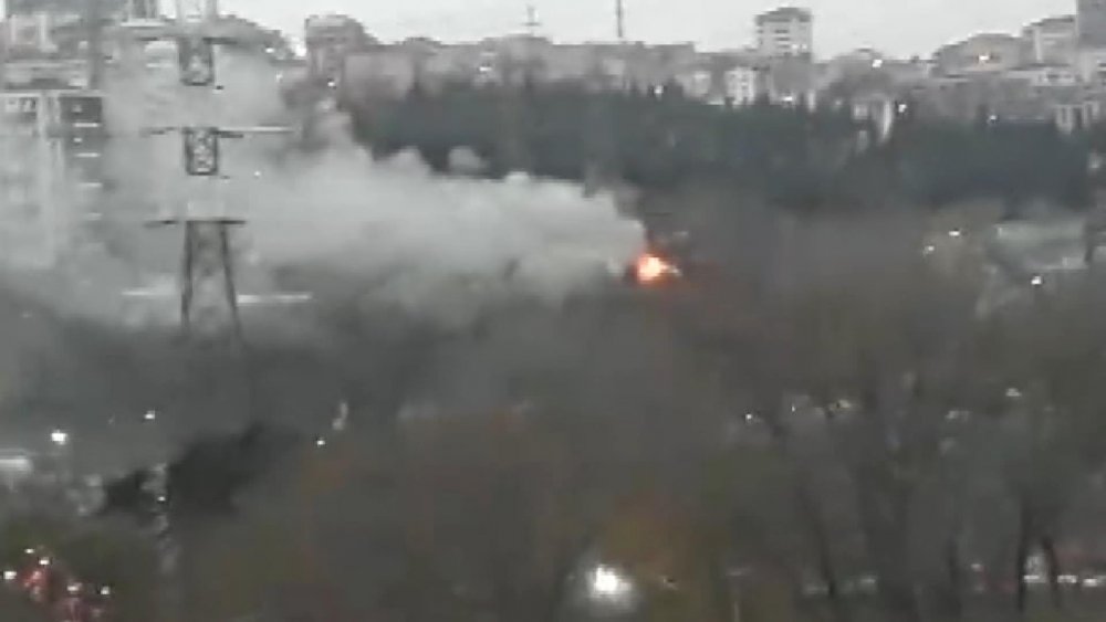 Eyüpsultan'da gecekondu alev alev yandı