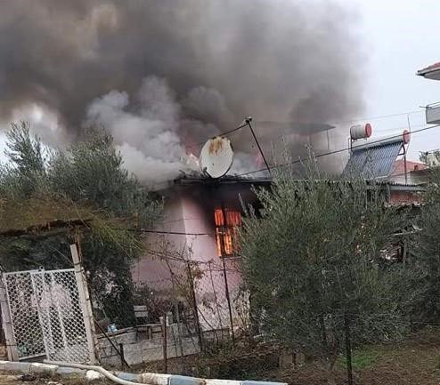 Felçli yaşlı adam, evde çıkan yangında yaşamını yitirdi