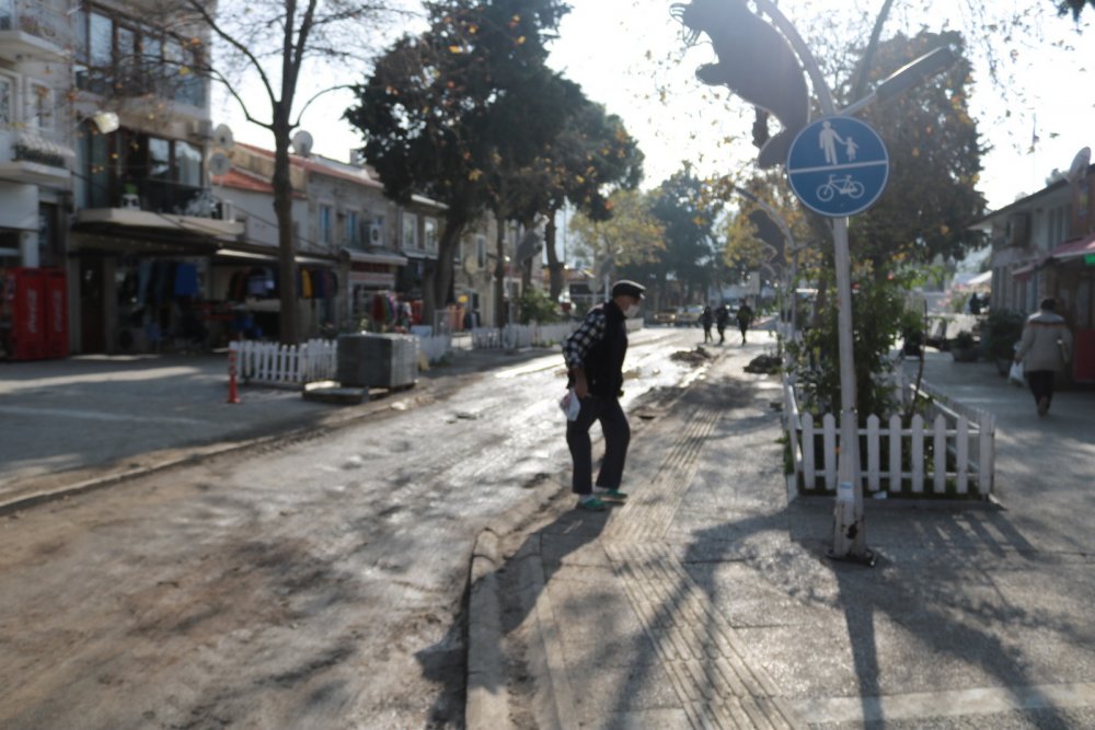Foça'yı ikiye bölen 'kara taş' için karar verildi