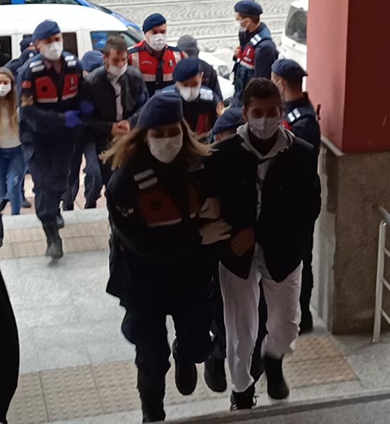 İzmit'te bulunan ceset; birlikte alkol aldığı sevgililer kıskançlık nedeniyle öldürmüş