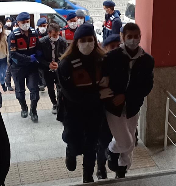 İzmit'te bulunan ceset; birlikte alkol aldığı sevgililer kıskançlık nedeniyle öldürmüş