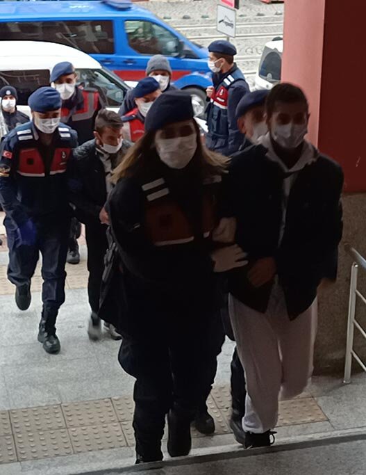 İzmit'te bulunan ceset; birlikte alkol aldığı sevgililer kıskançlık nedeniyle öldürmüş