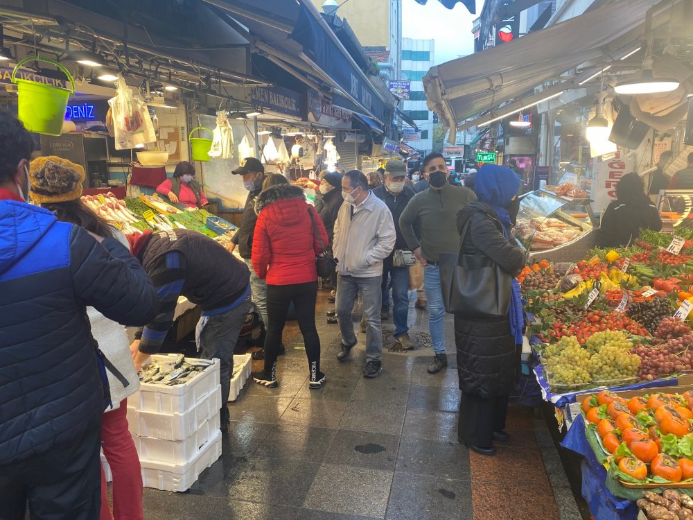 Kadıköy'de vatandaşların kısıtlama hazırlığı