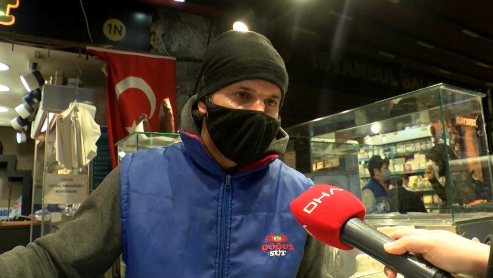 Kısıtlama öncesi Eminönü'nde alışveriş yoğunluğu