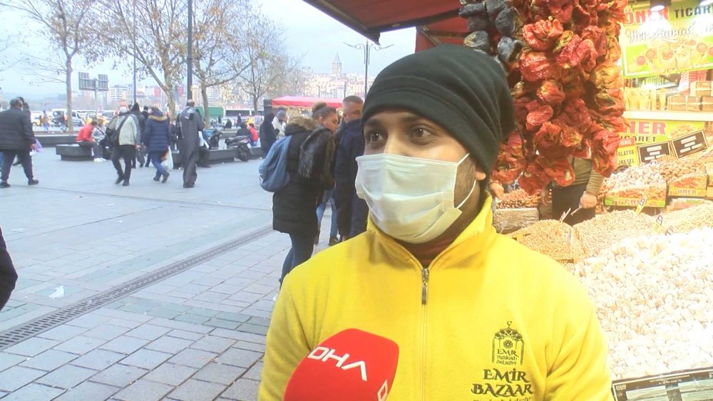 Kısıtlama öncesi Eminönü'nde alışveriş yoğunluğu