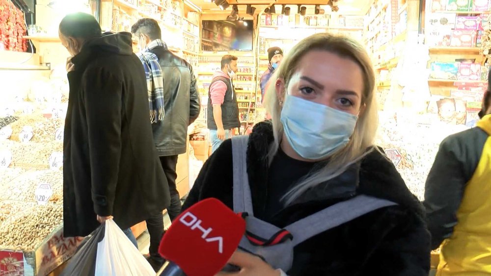 Kısıtlama öncesi Eminönü'nde alışveriş yoğunluğu