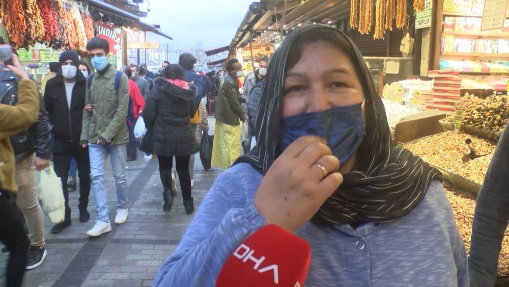 Kısıtlama öncesi Eminönü'nde alışveriş yoğunluğu