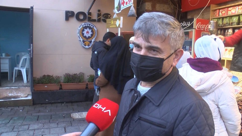 Kısıtlama öncesi Eminönü'nde alışveriş yoğunluğu