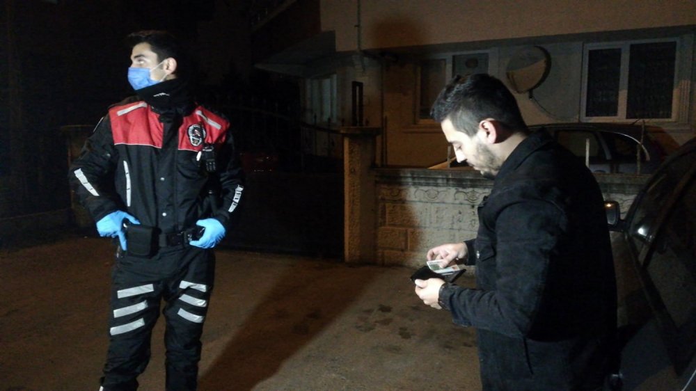 Kısıtlamada polisten kaçtı, diyaloglar gülümsetti