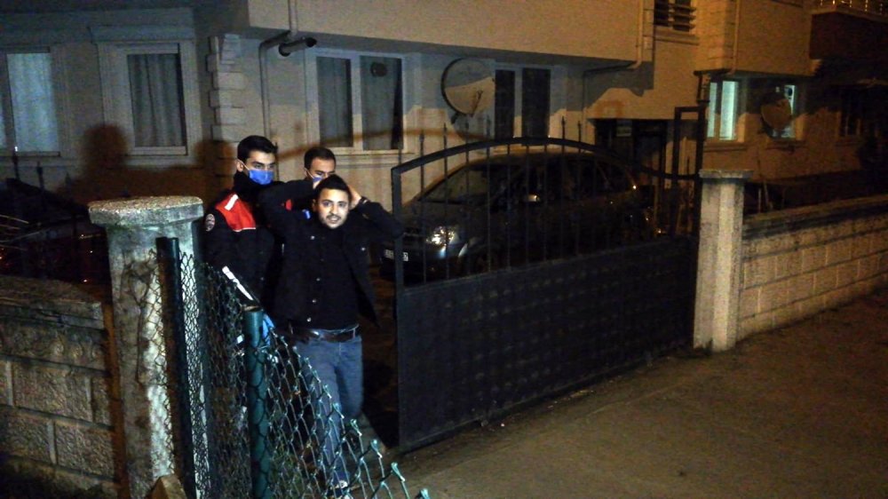 Kısıtlamada polisten kaçtı, diyaloglar gülümsetti