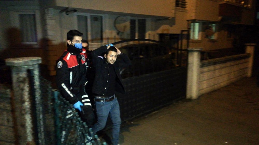 Kısıtlamada polisten kaçtı, diyaloglar gülümsetti