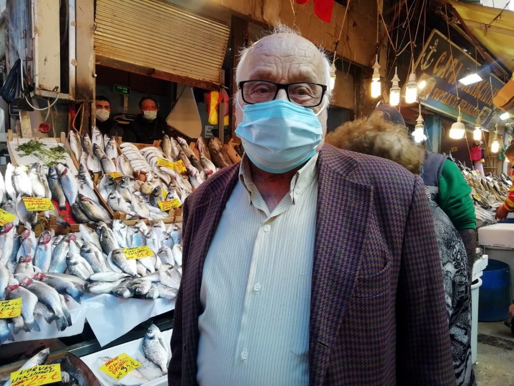 Kısıtlamadan muaf tutulan balıkçılar müşterilerini bekliyor