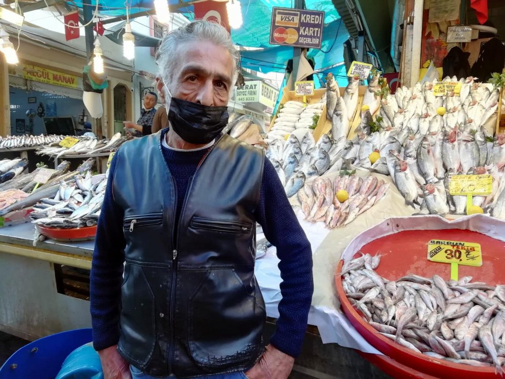 Kısıtlamadan muaf tutulan balıkçılar müşterilerini bekliyor
