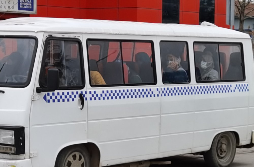 Korsan servis aracı trafikten menedildi, mevsimlik işçiler yürüyerek gitti