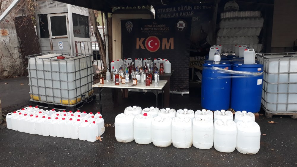 Operasyonlarda ele geçirilen 6 ton sahte içki sergilendi