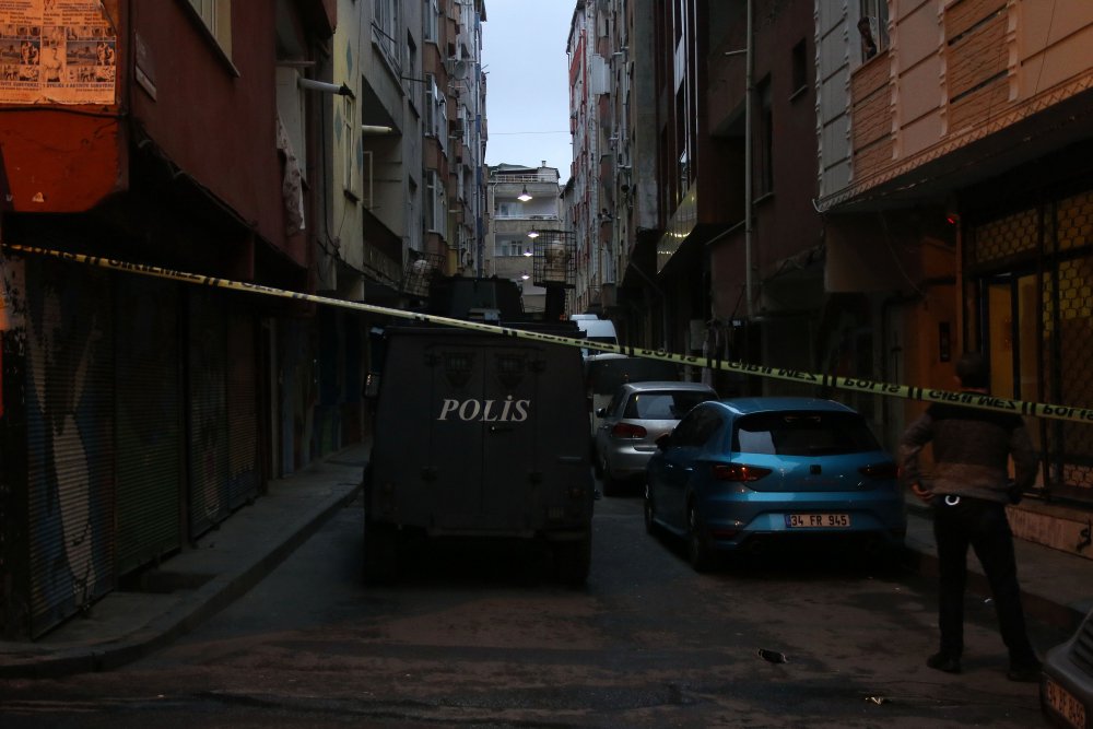 Şişli'de sokakta yürürken vuruldu