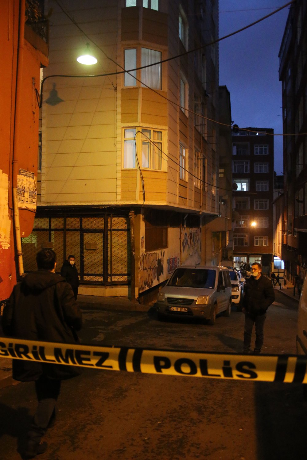 Şişli'de sokakta yürürken vuruldu