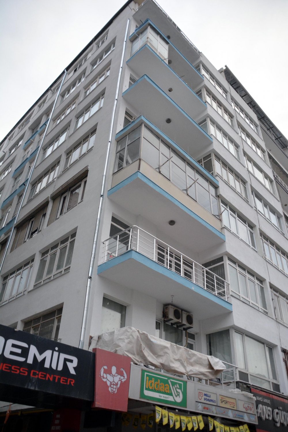 8'inci kattan atlayan genç avukat öldü